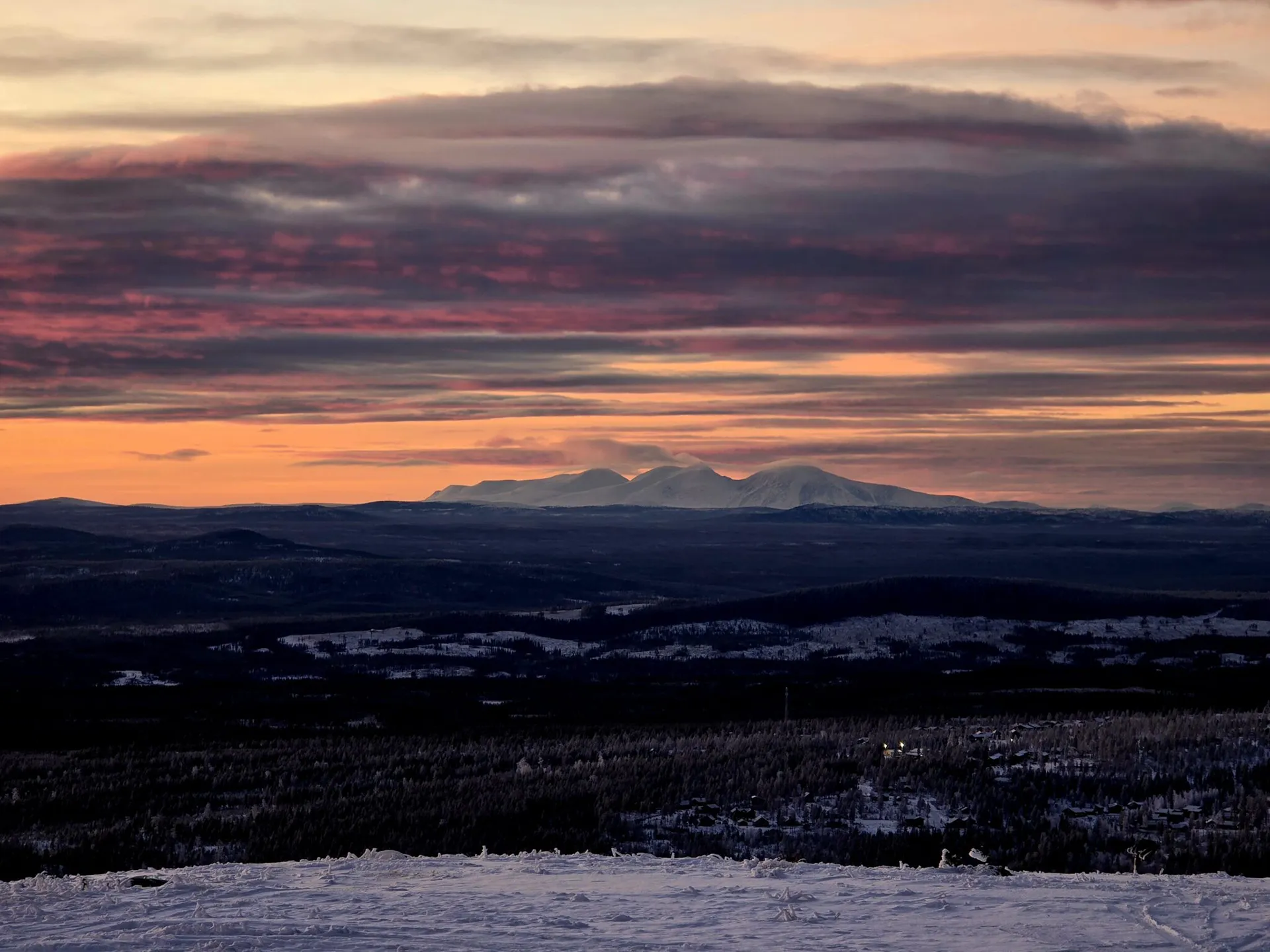 Pinewood Cabins - View on the mountains